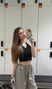 SiennaGimmeMore Public Fotka