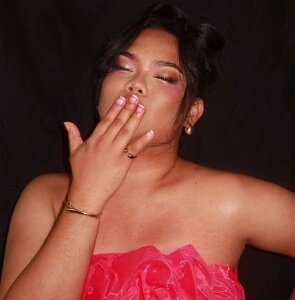 10inchs_Maxie Public Pic