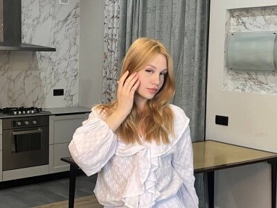 LucettaCheatwoodf White angel Pic 4