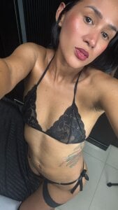 Scarleth_Fox_ “I don’t know what it is, but I feel good with you.” Pic 2