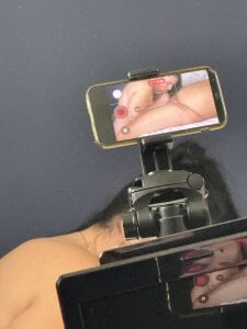 Foto de mi móvil con una imagen de un vídeo de Naira_Dan  2 Imagens