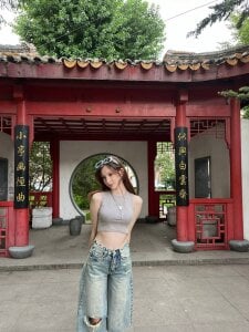 BeeutyLady53 Public Pic 4