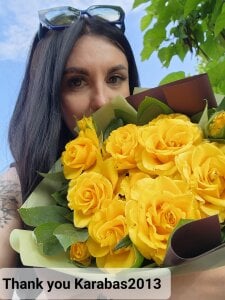 MilfNextDoor20 Don't forget the flowers for the princess! Pic 8