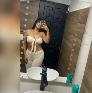 RoxyScarlet Public Pic 4