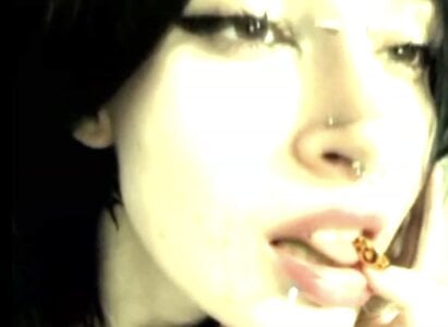 Juicy_VikkiWhereTheTreesMeetTheFreeway图片 2