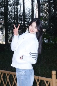 Nicole-13来给生活比个耶✌图片