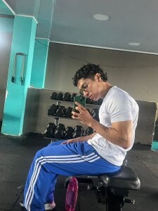 Waiting for u❤️ de LittleMya_  5 photos