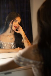 sara_stonemsMore in the mirror Bild 6