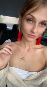 horny_babe96 Public Pic 6