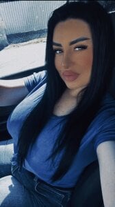 SellenaBigBoobs Public Pic