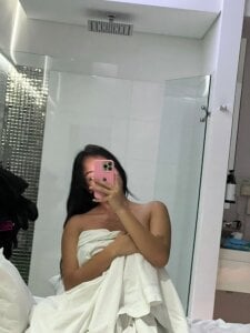 Chloe_evans__ Jacuzzi day Pic 9