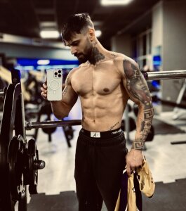 AresSteelV Just me. Alpha by nature.  6. fénykép