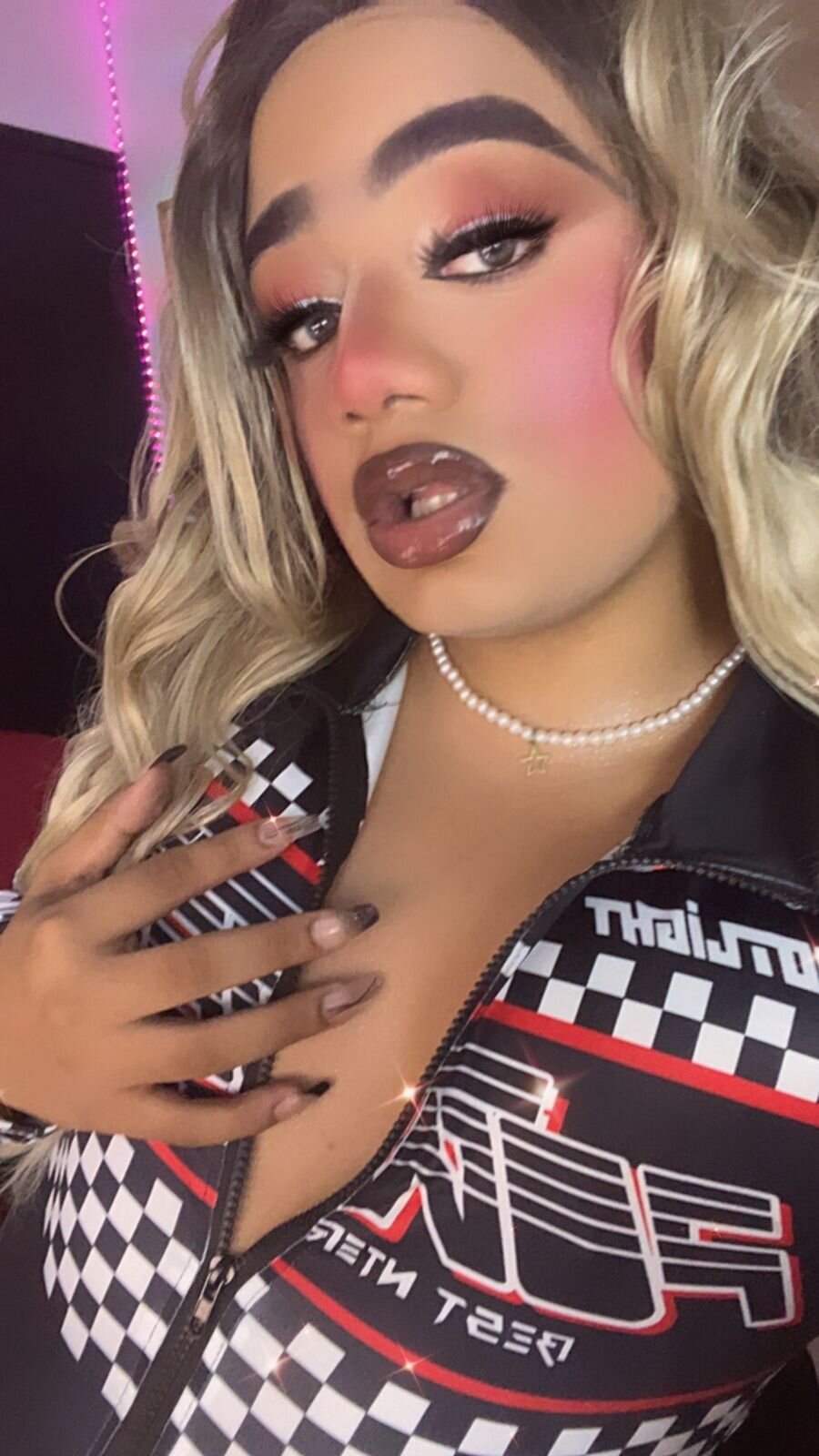 Amber_bigdick22 熱門圖片 4315