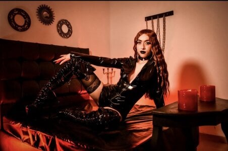 Belle_Fiore Dominated Bilde