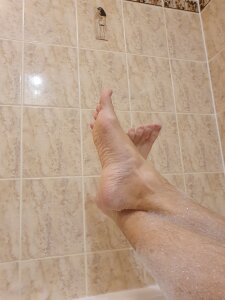 Chcitoodtebe Feet in the bathtub Pic 4