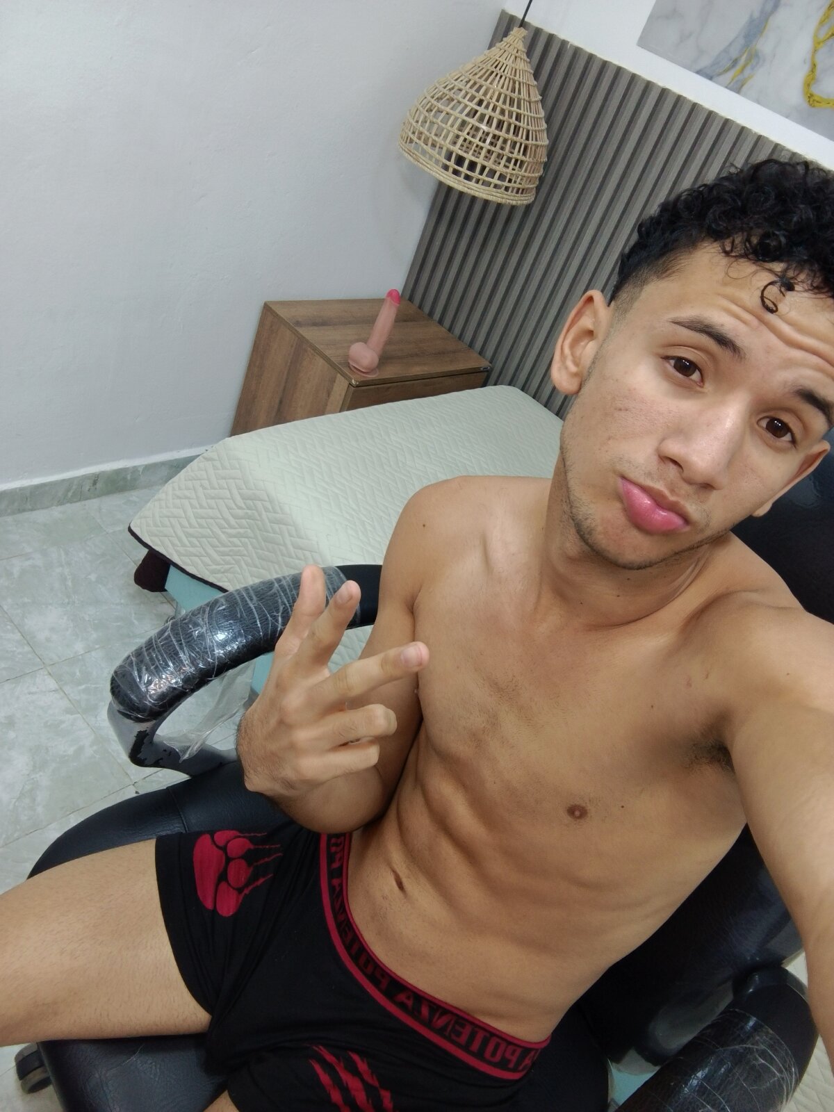 JDWhite18 immagine di tendenza 7448