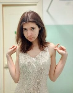 MarilynMun Oh, didn’t I blind you with my dress, honey? :))) Pic