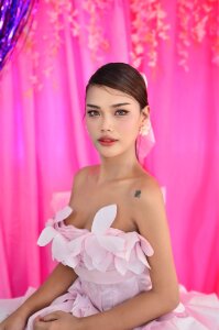 _TransGoddess_Sevy_ Public Pic 5