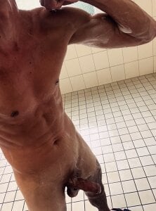 Public de andreandre69@xh  2 photos