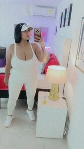 JoslinEvans 🌈Real curves, real attraction Foto 7