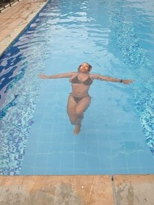 megan-hotxx Pool Pic 4