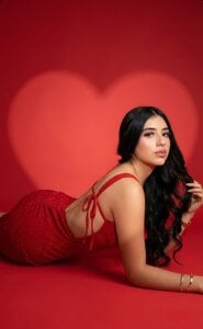 Susana_leeSweet or naughty? On Valentine's Day, I'm both. 🎀🍓 Bild 2