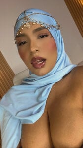 Amira-Zahra Do you like my tits? 😈💦🩵 Pic