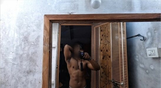 Hunky_Ariyaan Public Pic 3