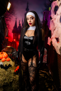 MiiaaMoonroee Sin can also be art 🖤🎭 Pic 3