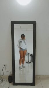 curvybrunnete Public Pic