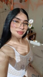 EmmaColliinss natural girl Pic 2