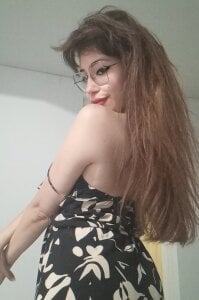 You can leave your hat on de DeenaJones  2 Imagens