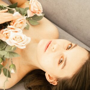 MissSusan Soft Kisses & Blushes Pic 6