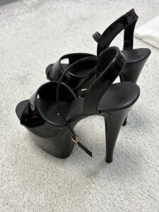 AngelinaWett I’m so curious… which heels do you like? Foto 2