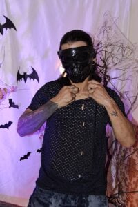 Do you dare to take off my mask... or do you prefer to imagine it? de AlbertBernal69  6 Imagens