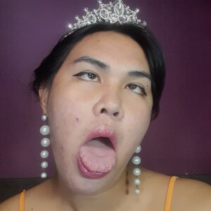 its me KARINA de Luminous_Luxe  4 photos