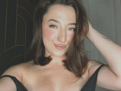 AVA_MAXX welcome to my room Pic 3