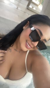 69scarlet_funny Public Pic 3