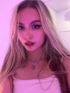 Scarlett_save Public Pic 2