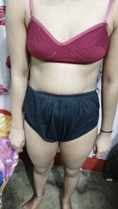 18_year_old_girl Public Gambar 4