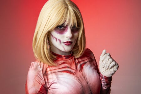 annieesweett 💛 A different Annie, more intense, more mine... I was fascinated by this cosplay. Pic 3