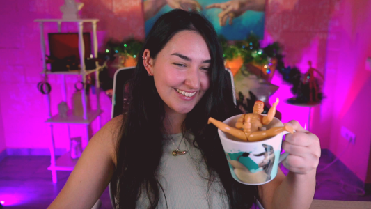 CeceliaJohnson How did you end up in my cup? Hình 2