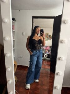 Laura-97 Public Billede 3