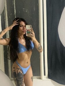 Isabellaxdollx Pool day Pic 4