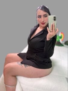 Chloe1126_ Let’s toast to luck, friendship, and happiness 🍀 Εικόνα 3