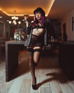 agathaaiko6 la chica de las botellas Pic