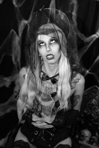 Lunamistyc 💋 My lips taste like midnight Pic