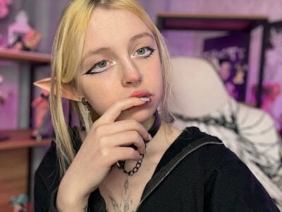 ElvenQueen Public টি ছবি