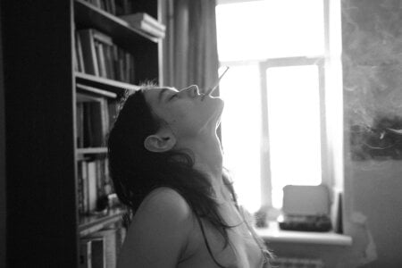 Mia_Mia_M Black and white Gambar 2