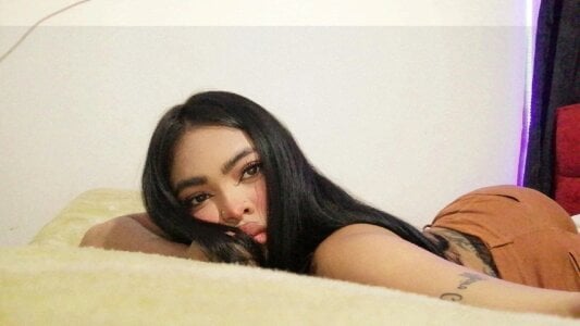 sarah_m1_ Public Pic 2